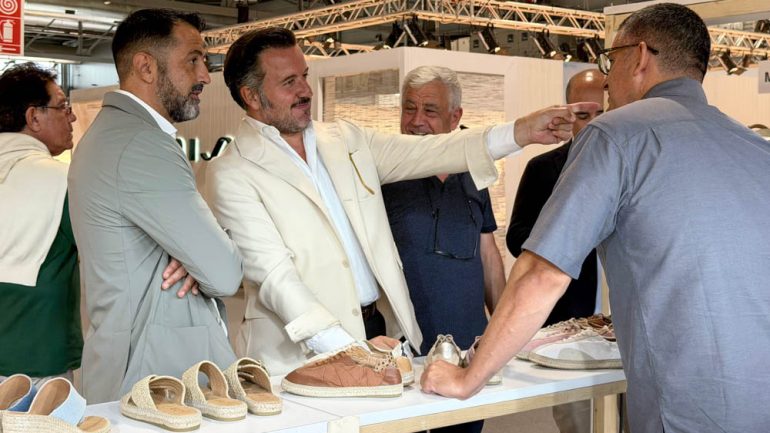 El Ayuntamiento de Elche respalda a las empresas de calzado que están en la Feria MICAM