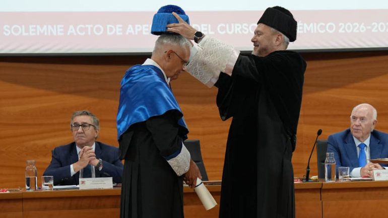La UMH abre el curso académico nombrando Doctor Honoris Causa al astrofísico, Valentín Martínez Pillet