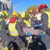 Excarcelan y trasladan al Hospital General a un hombre tras el choque frontal de un camión y un coche en la N-340