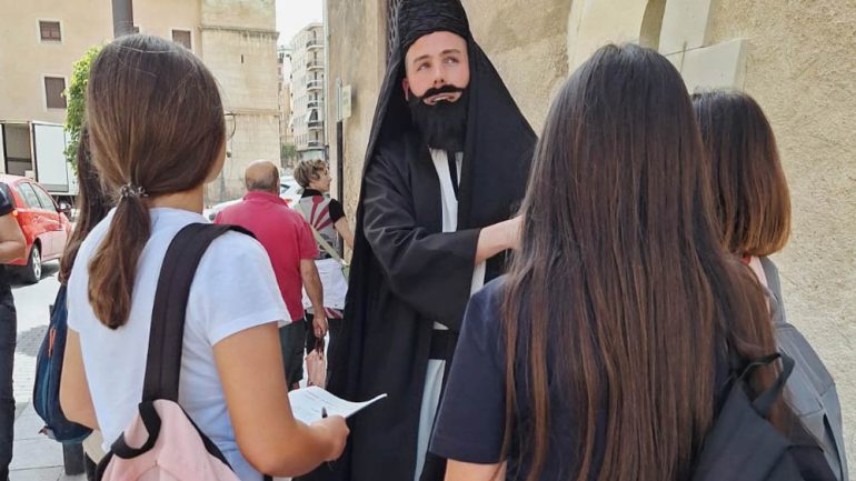 Organizan una yincana teatralizada para dar a conocer el Misteri d’Elx entre el alumnado ilicitano