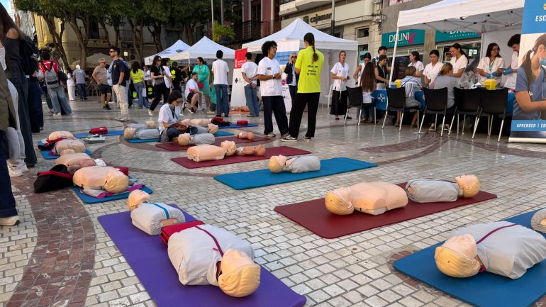 «Elche, una ciudad que salva vidas» divulgando cómo actuar ante un paro cardiaco
