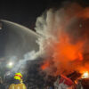Aparatoso incendio en una nave industrial de Matola