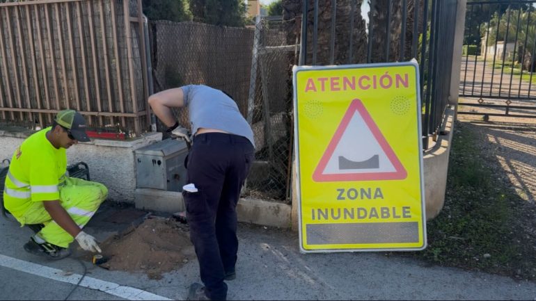 Instalan señalización luminosa inteligente para cortar el tráfico ante el peligro de inundación