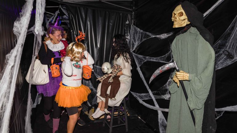 Elche se prepara para la celebración de Halloween