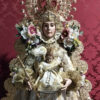 La imagen de la Virgen del Rocío cambia de indumentaria para la conmemoración de Todos los Santos