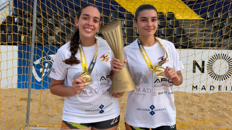 Las ilicitanas, Carla Tortosa y Lucía Ros, campeonas de Europa de balonmano playa con el Club Handbol Xàbia