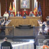 Mociones del pleno en el Ayuntamiento de Elche: violencia contra la mujer, pensiones, Porta d’Elx, bus, taxi…
